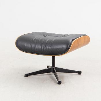 Charles and Ray Eames, fotpall till "Lounge chair" sent 1900-tal.