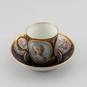 Kopp med fat, porslin, "Sevres", Frankrike, 1800-tal.