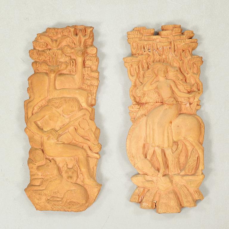 Two signed earthenware wall ornaments by Stig Blomberg.