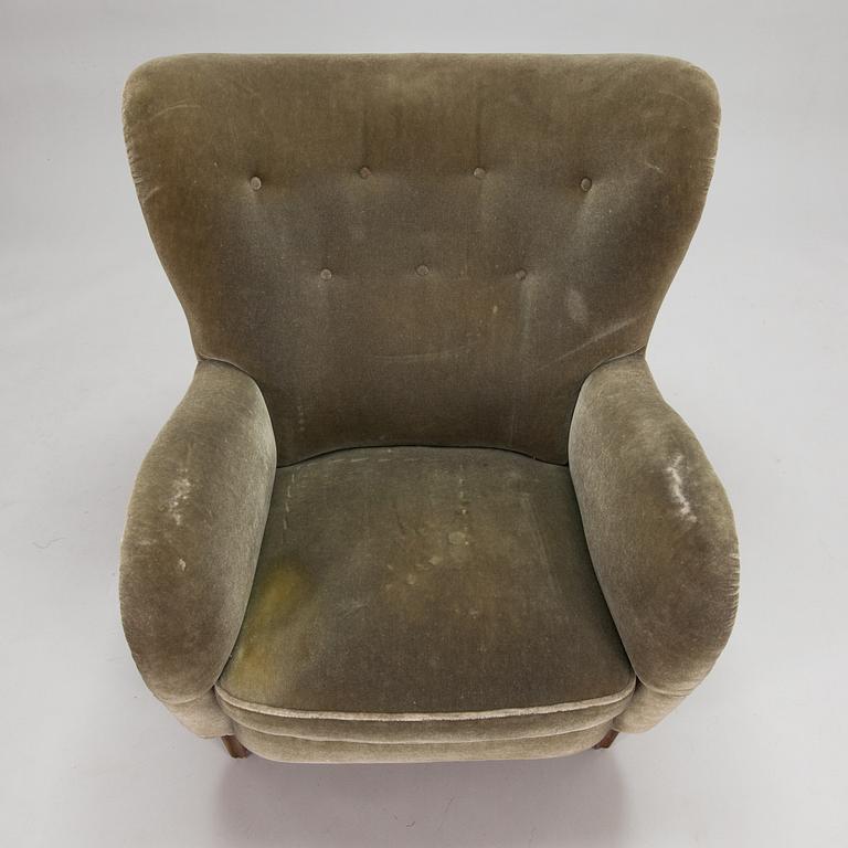 A 1950s armchair.