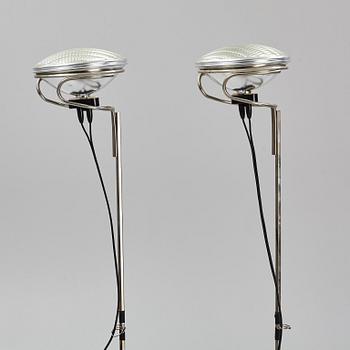 Achille Castiglioni, golvlampor, ett par, "TOIO", Flos, Italien.