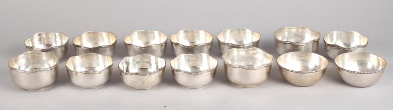 SKÅLAR, 12+2. Silver, portugisiska stämplar. Tot 1999gr.