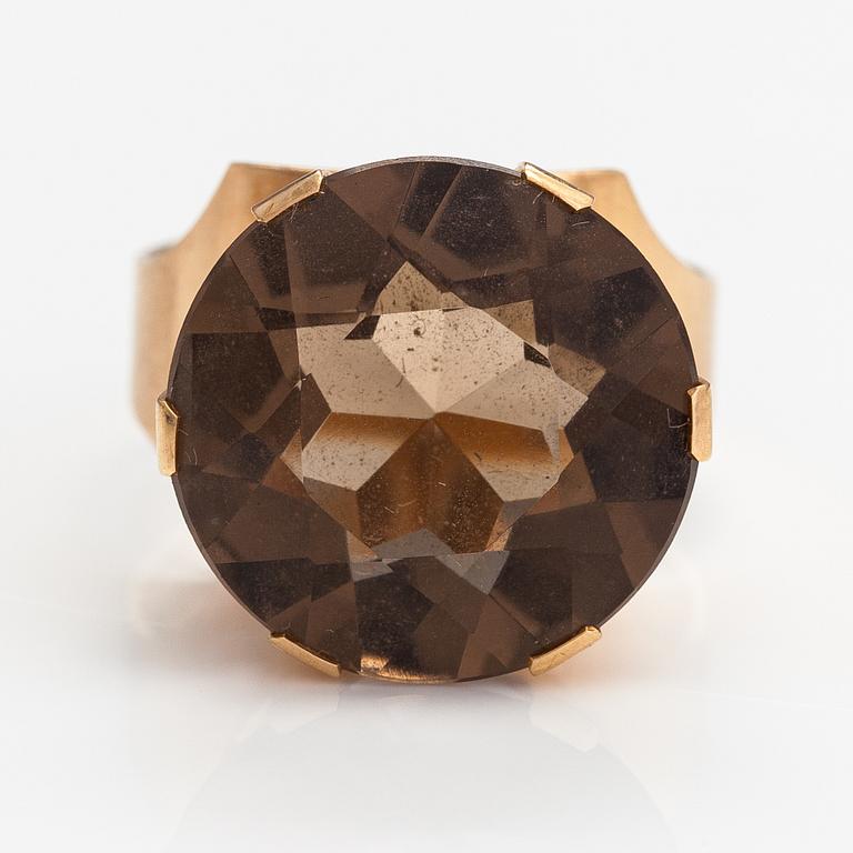 A 14K gold ring with a smoaky quartz. Nummilan Koru, Turku 1966.