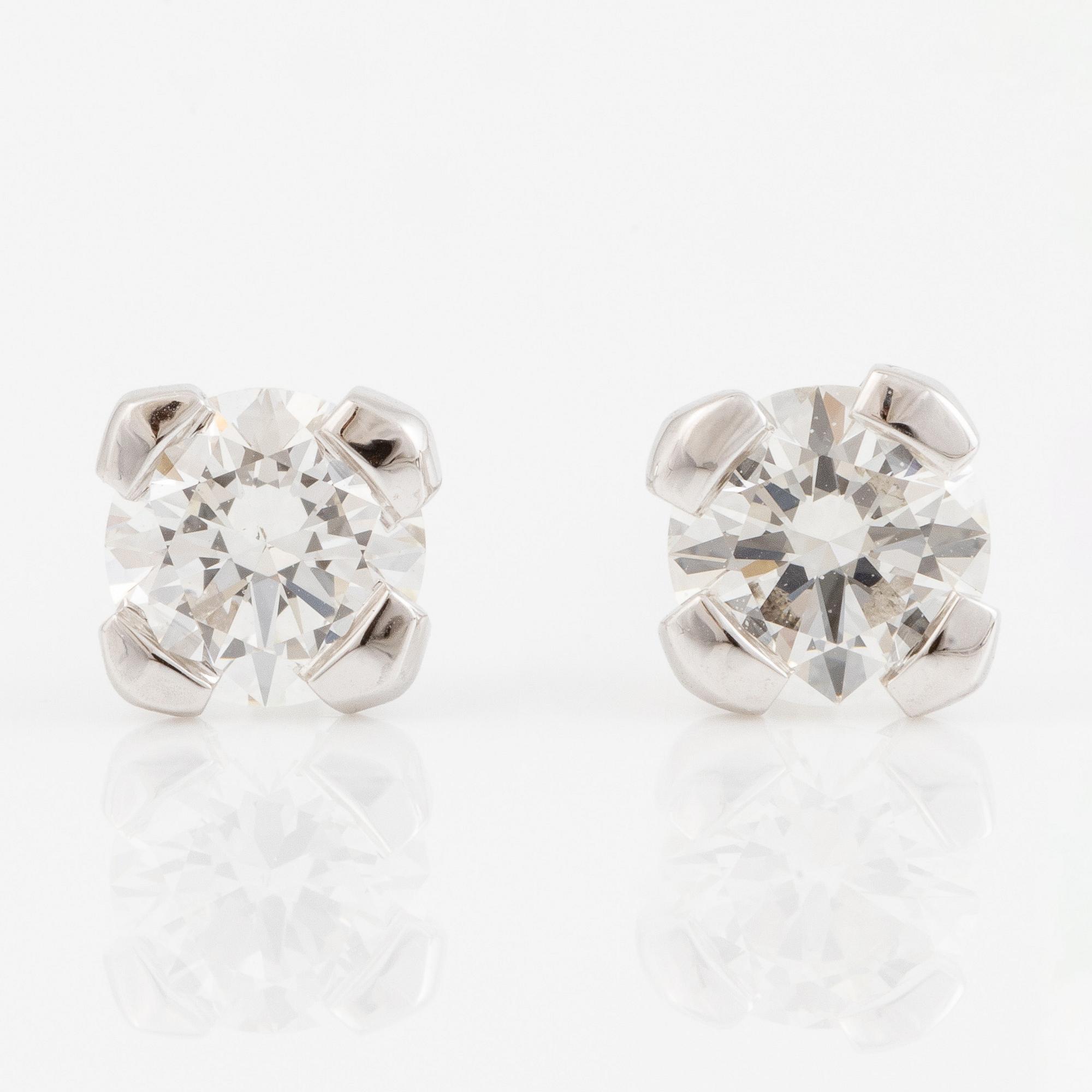 Earrings 18K white gold set with brilliant-cut diamonds, accompanied by GIA dossier.