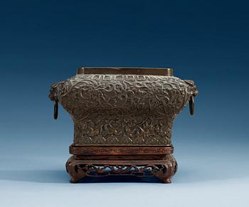 1443. A bronze censer, Qing dynasty with Xuandes six character mark.