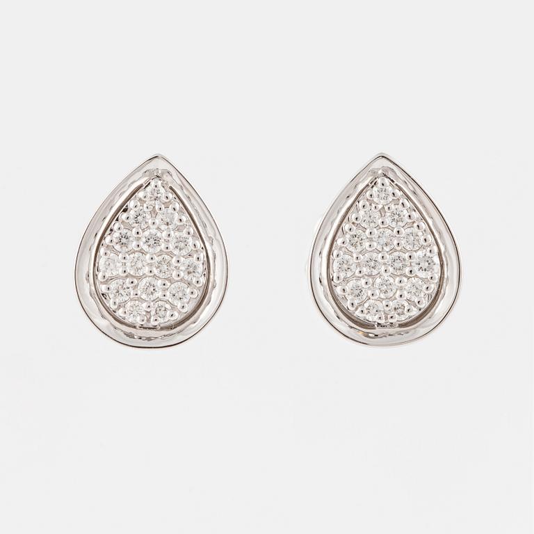 Drop-shaped earrings with brilliant-cut diamonds.