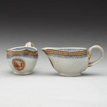 A pair of export sauce boats, Qing dynasty, Jiaqing (1796-1820).