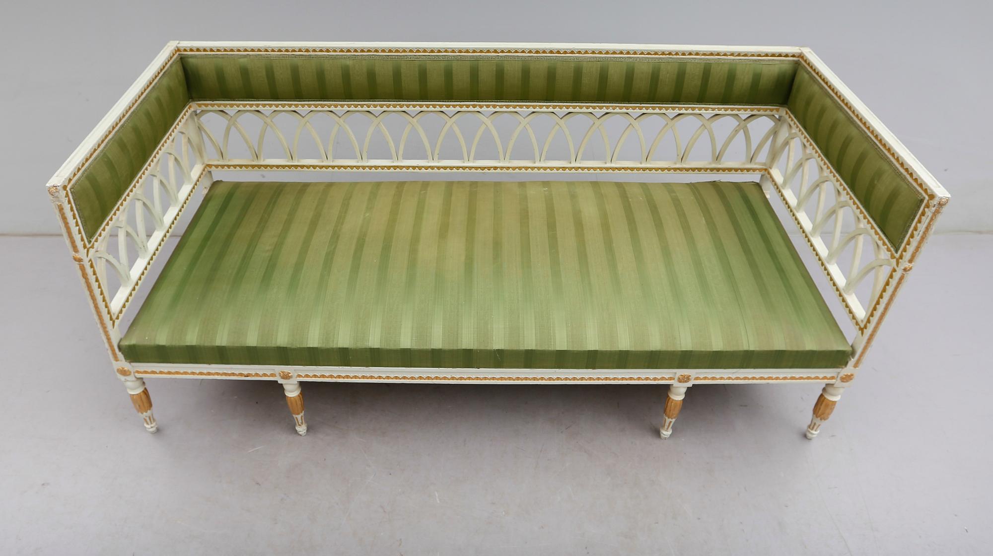 SOFFA, sengustaviansk, omkring år 1800.