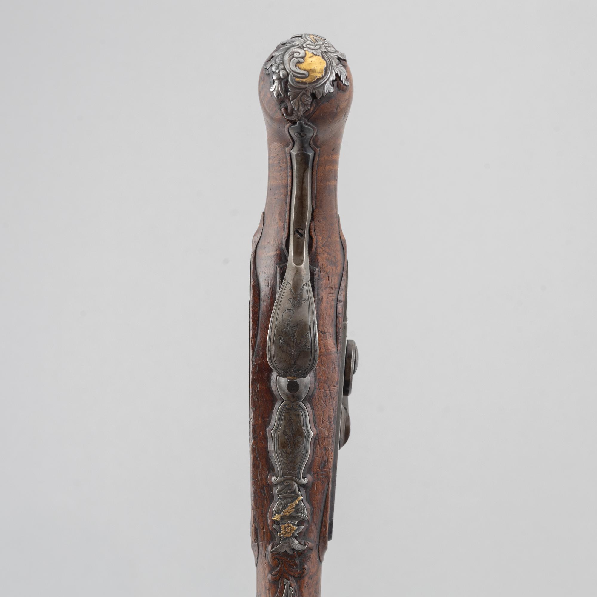 Slaglåspistoler, ett par, ändrade från flintlås,  Nusbaum Stockholm, 1700-talets mitt.