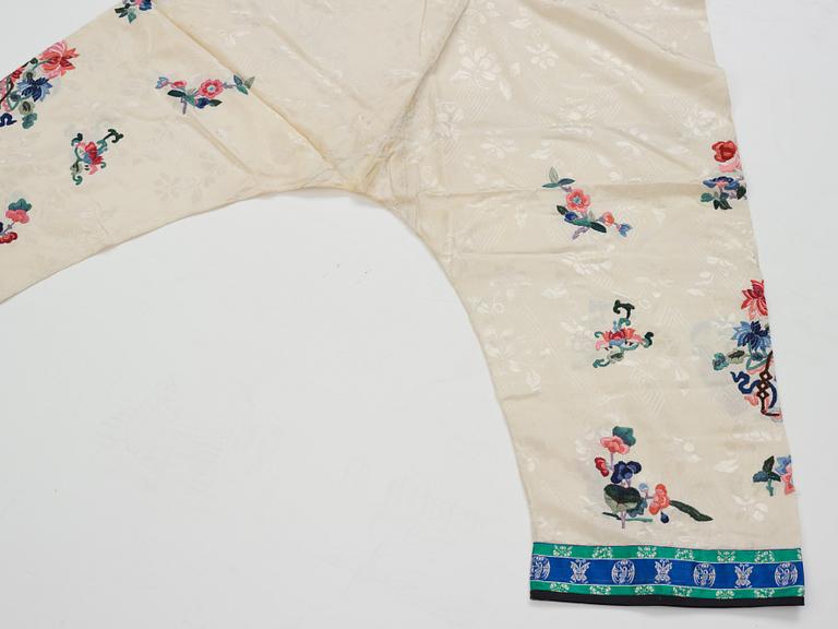 JACKA samt ROCK, broderat siden. Kina, 1900-talets första hälft.