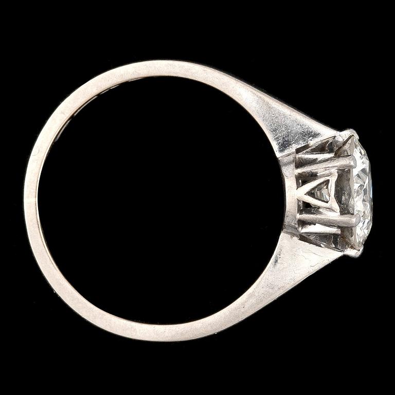 An old cut diamond ring, 1.98 ct.