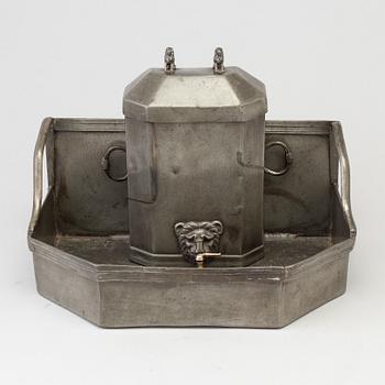 A pewter water container and bowl, 18th century.