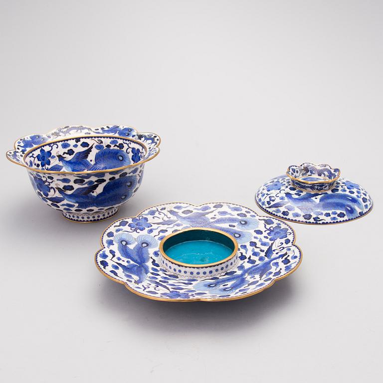 A Chinese cloisonné bowl with lid and saucer, the first half of the 20th century.