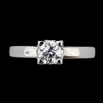 RING, 18k vitguld med briljantslipad diamant. 0.64 ct. Vikt 6 g.