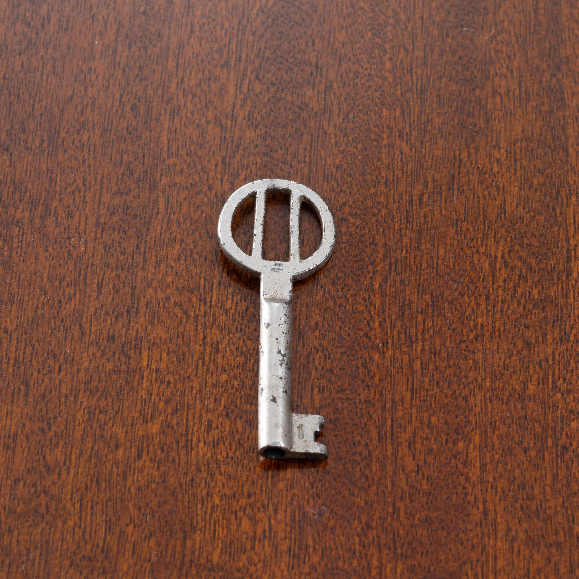 Barskåp, Förenade Möbelfabrikerna, 1900-talets mitt.