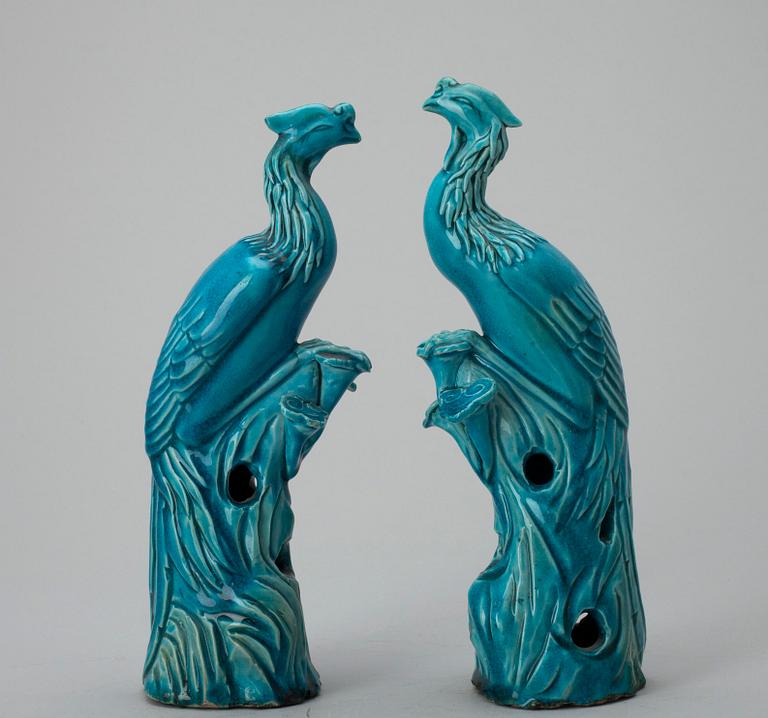 FIGURINER, ett par, lergods, Kina, Qingdynastin, sekelskiftet 1800/1900-tal.