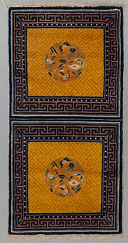 MEDITATIONSMATTA, Kinesisk, ca 138-139 x 70-70,5 cm (samt kortsidorna med 1 cm slätväv).