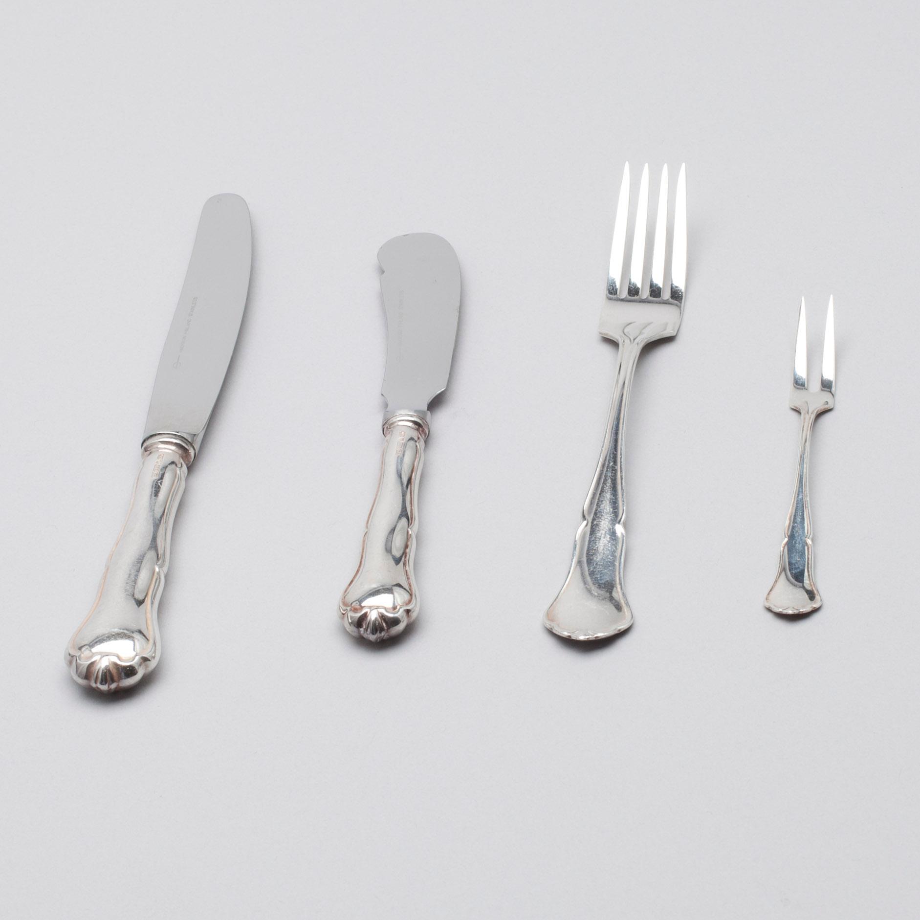 GAFFLAR och KNIVAR 10 st, KAFFESKEDAR, 12 st, SMÖRKNIV, silver, Chippendale, Kultakeskus 1981. Vikt tot. 1356 g.