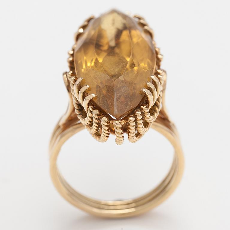A ca 18K gold cocktail ring with a citrine.