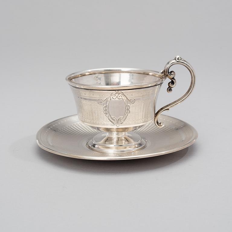 KAFFEKOPP MED FAT, silver, Claude Doutre Roussel, Paris, Frankrike. Tot vikt 138 g.