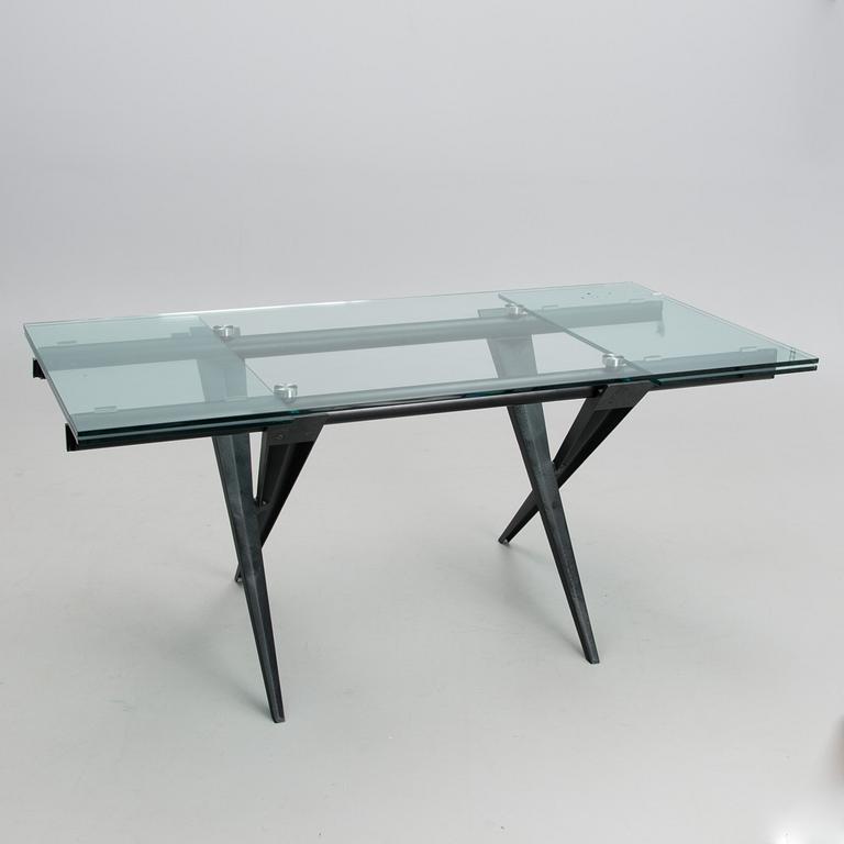 JATKETTAVA PÖYTÄ. Tender by Desalto. Decoma design, 1988.