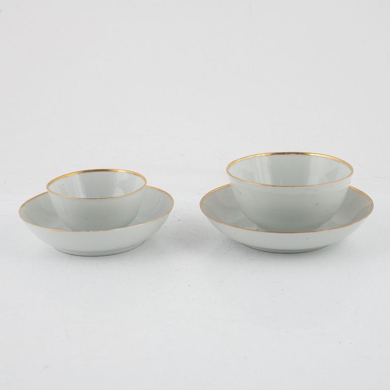 17 export porcelain cups with eight saucers, Qing dynasty, late Qianlong (1736-95).