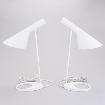 ARNE JACOBSEN, PÖYTÄVALAISINPARI, "AJ", Louis Poulsen, Tanska.