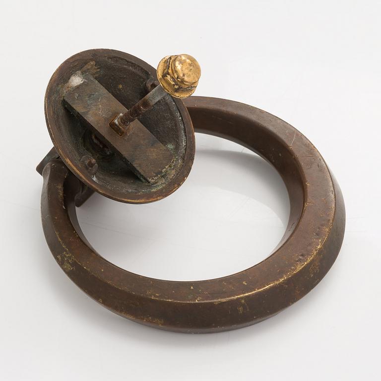 Dörrkläpp, brons, 1900-talets första hälft.