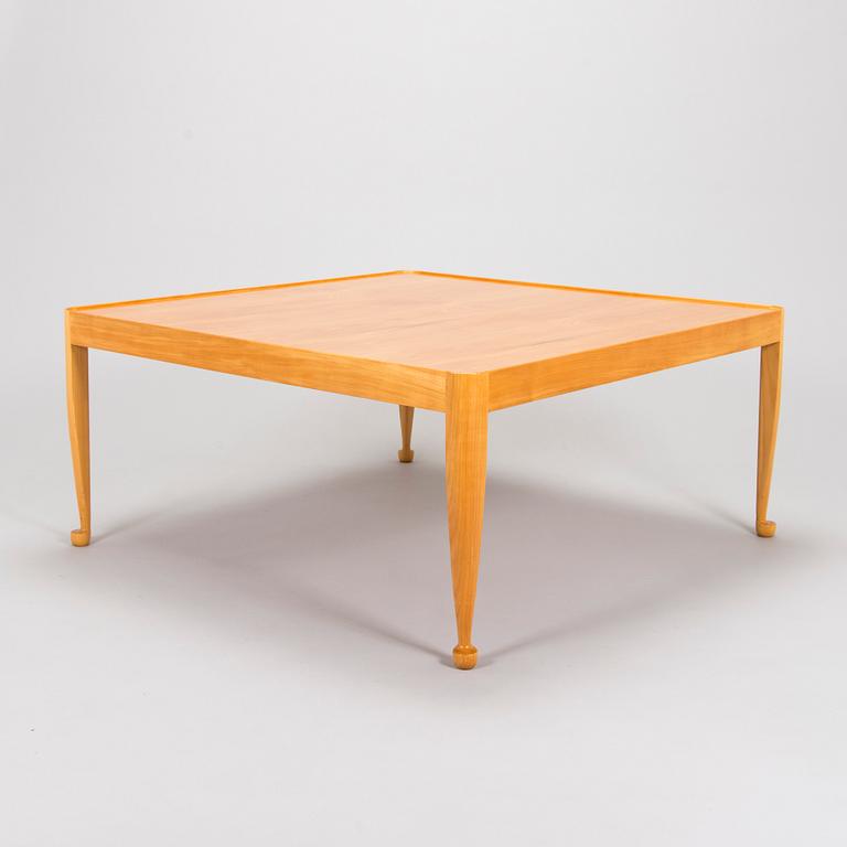 osef Frank, coffee table, "Diplomat", model 2073, Firma Svenskt Tenn, designed in 1949, executed before 1985.