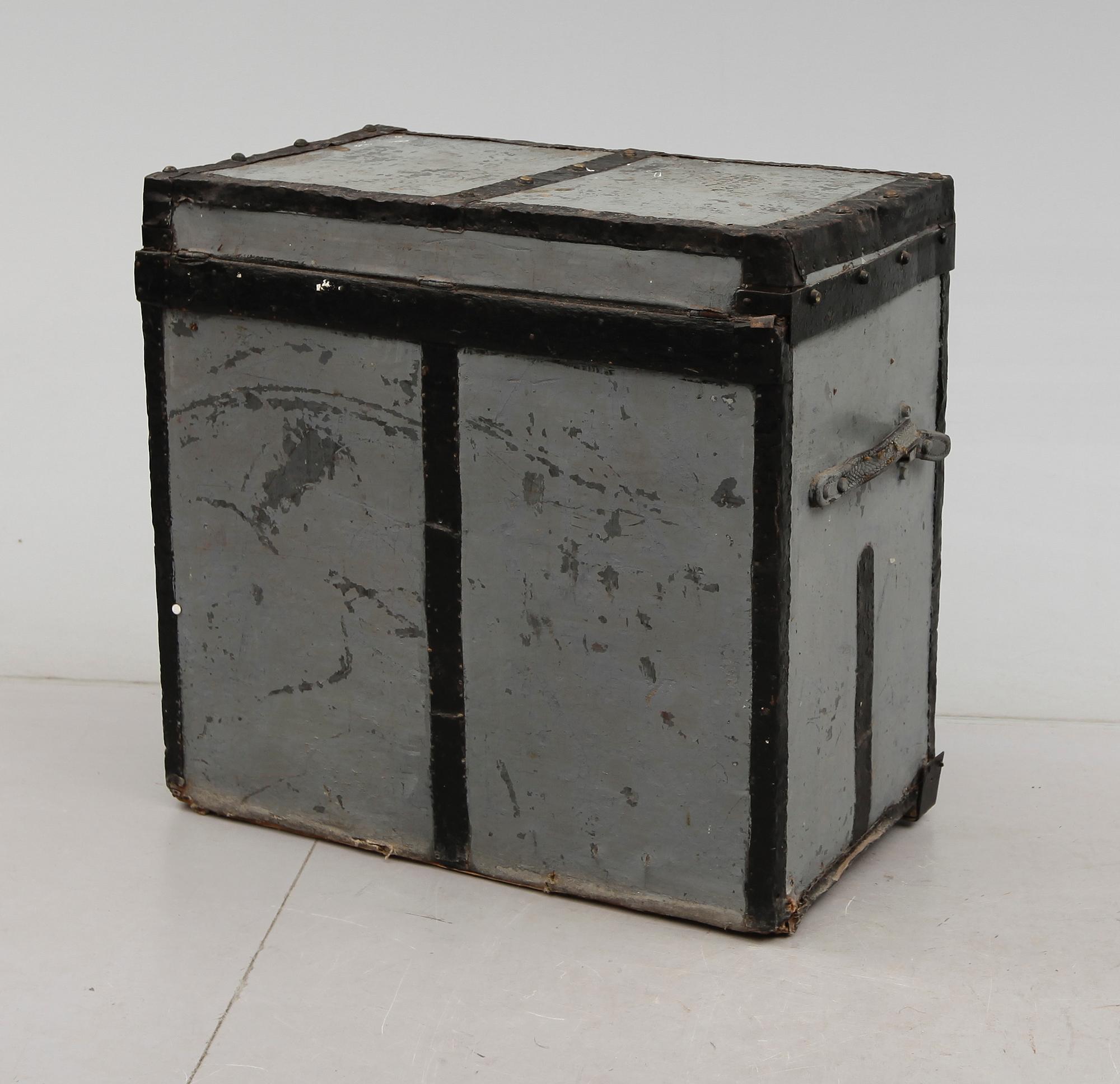 KOFFERT, 1900-talets första hälft.