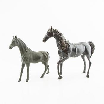 Okänd konstnär 1900-tal, Skulpturer 2 st Hästar.