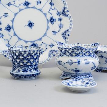 23 PIECES OF ROYAL cOPENHAGEN PORCELAIN.