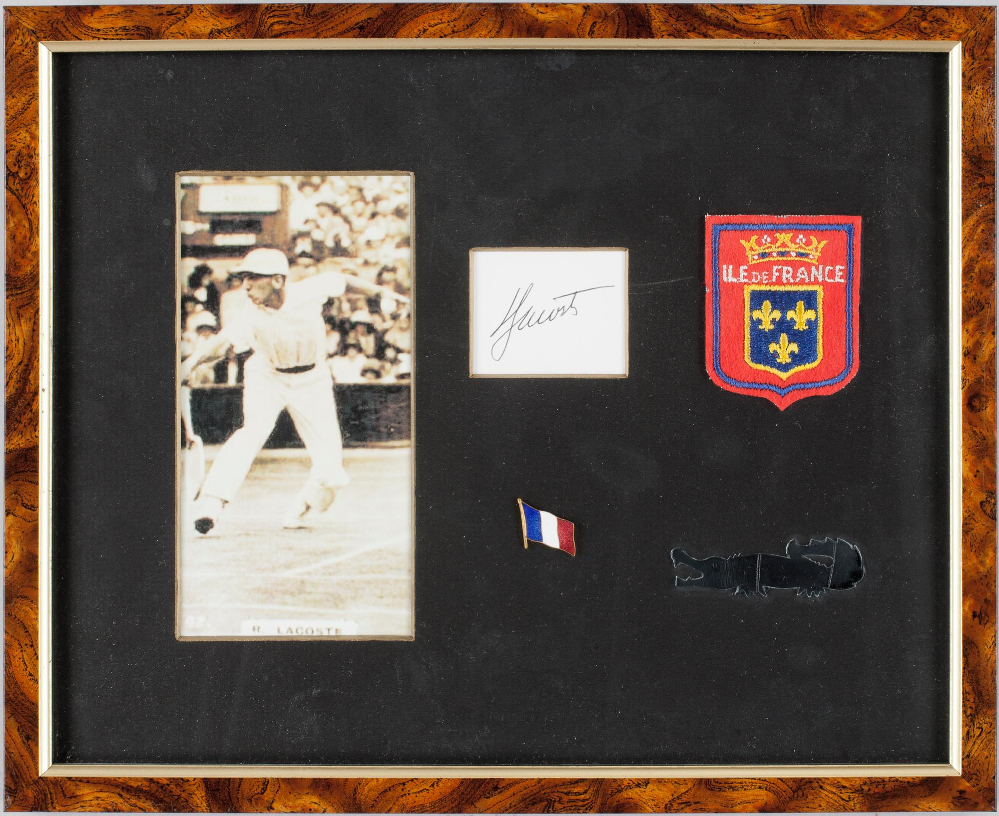 AUTOGRAFER av tennisspelare, 3 st. Bl a Fred Perry.