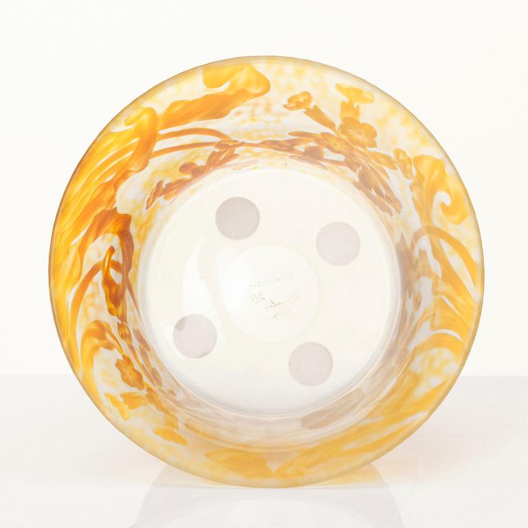 Gunnar G:son Wennerberg, an Art Nouveau cameo glass bowl, Kosta, Sweden 1900-1902.