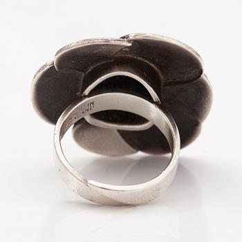Eila Minkkinen, A sterling silver ring "Wild rose" with a sodalit. Kalevala Koru, Helsinki 1973.