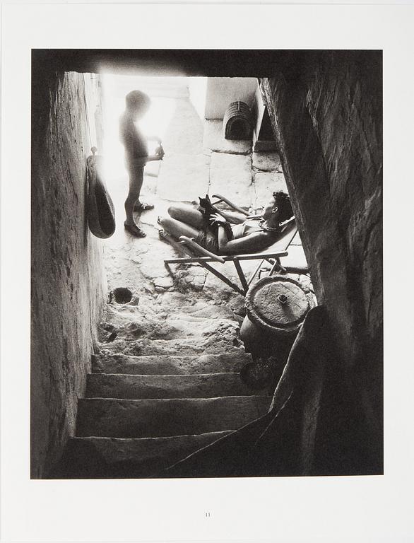 WILLY RONIS, Limited Edition Portfolio with 12 Collotype Plates, signed and numbered 238/290 on the colophon.