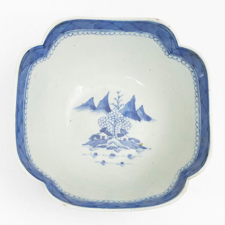 Skål samt serveringsfat, 2 st, porslin, Kina, Qianglong (1735-95) samt Jiaqing (1796-1820).
