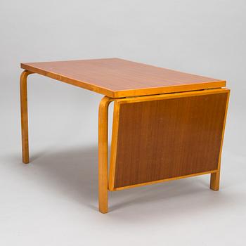 Alvar Aalto, matbord, modell DL82  för O.Y. Huonekalu-ja Rakennustyötehdas A.B 1900-talets mitt.