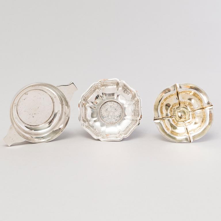 MALJOJA, 2 kpl, hopeaa, ja pikari, Wien Sheffield Kiina tms. Uushopea tarjotin, Ei huutokauppaan.