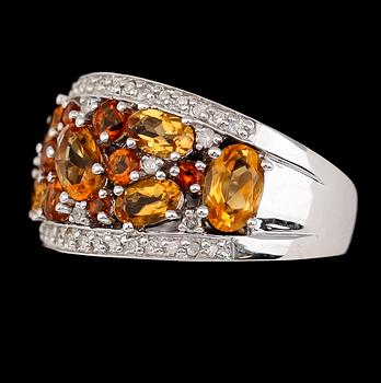 RING, 10K vitguld, diamanter 0.18 ct samt citriner.