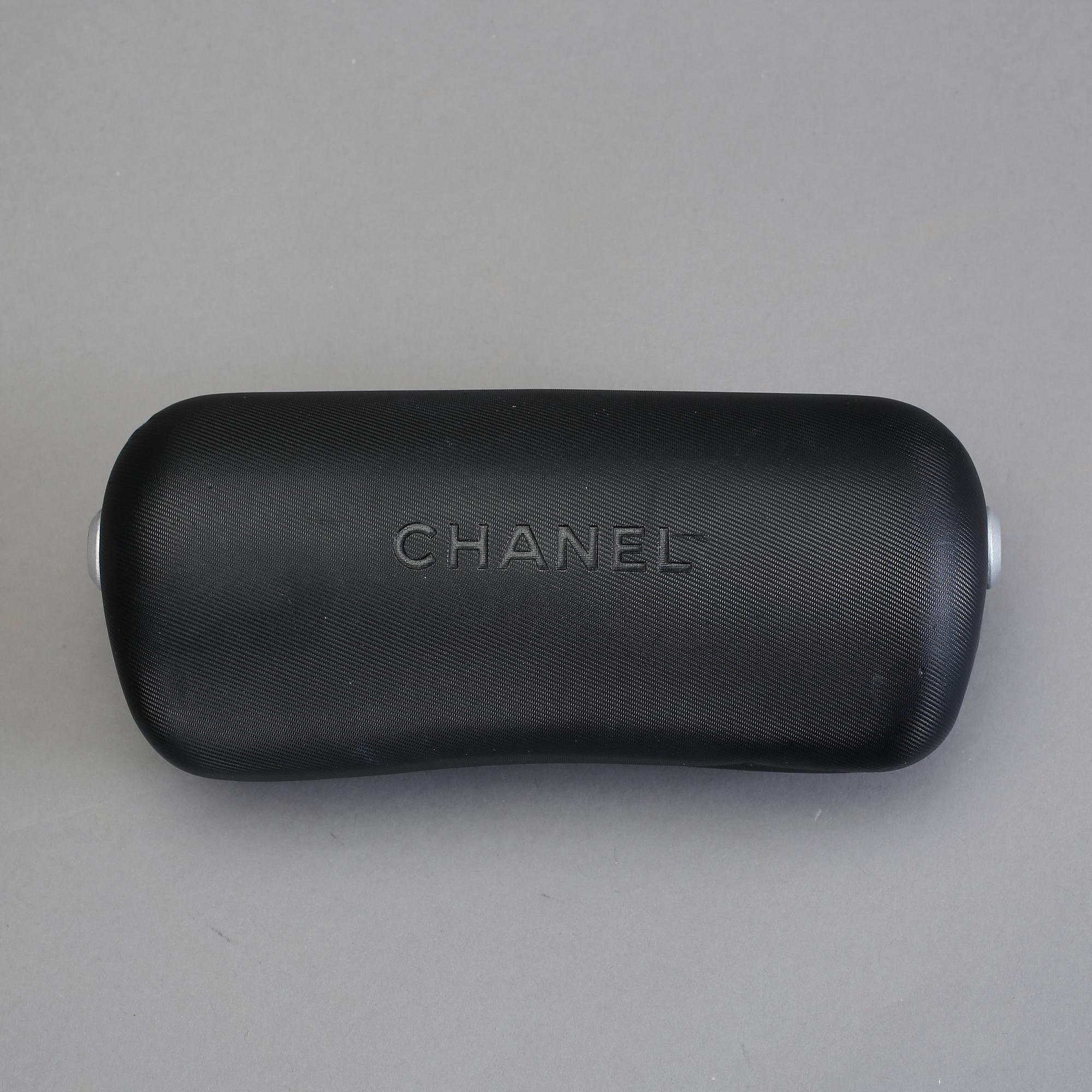 SOLGLASÖGON, Chanel.