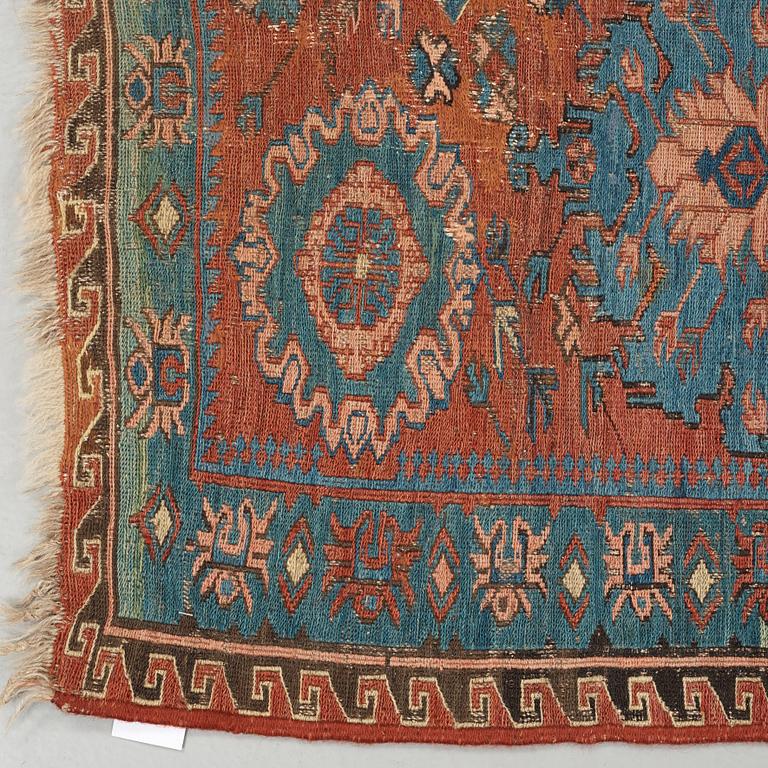 CARPET. Antique East Caucasian Soumak. 185 x 148,5 cm.