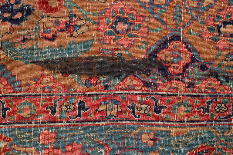 Matto, a semi-antique Yazd probably, ca 409-420 x 325,5-333,5 cm.