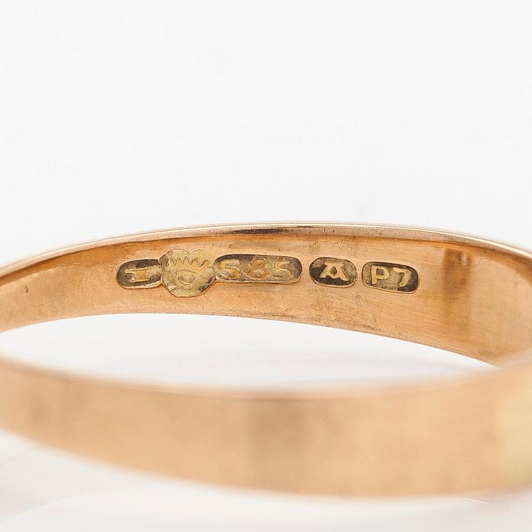 Elis Kauppi,  a pair of earrings and ring, 14K gold and diamonds. Kupittaan Kulta, Turku.