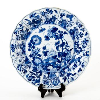 A Chinese bowl Qing dynasty Kangxi (1662-1722) porcelain.