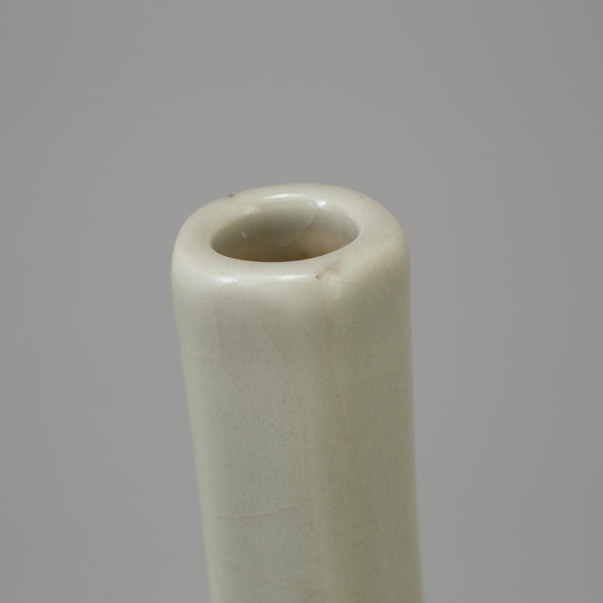 VAS, porslin, Kina, troligen modern tillverkning med Qianlongs märke.