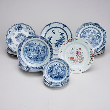 TALLRIKAR, 13 ST, porslin, Kina, Qianlong 1736-1795.