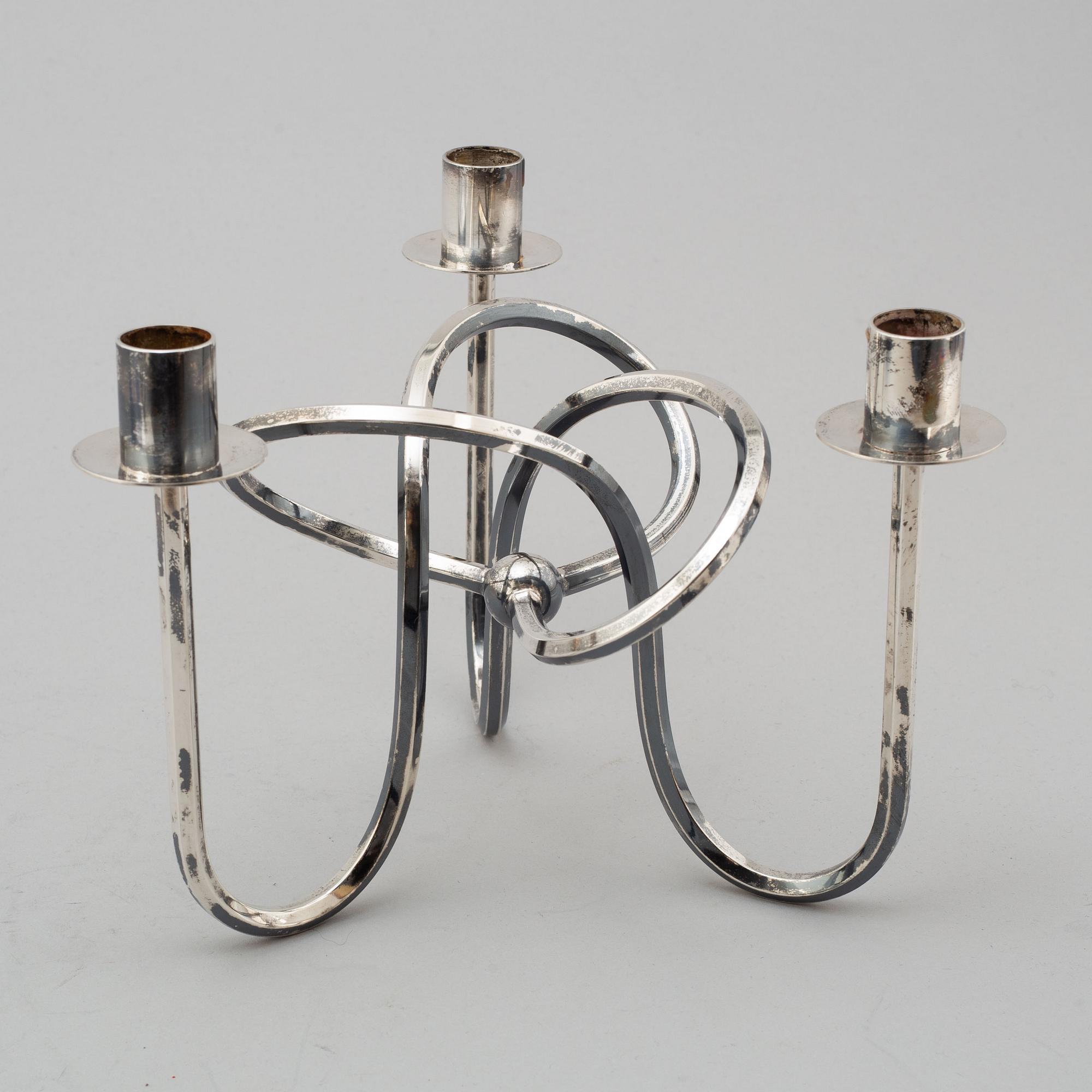 JOSEF FRANK, kandellaber, "Vänskapsknuten", försilvrad mässing. 2000-tal.