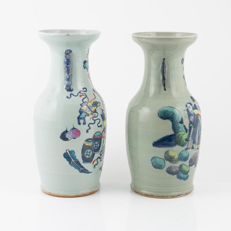 Two Chinese vases, late Qing dynasty/early 20th Century.