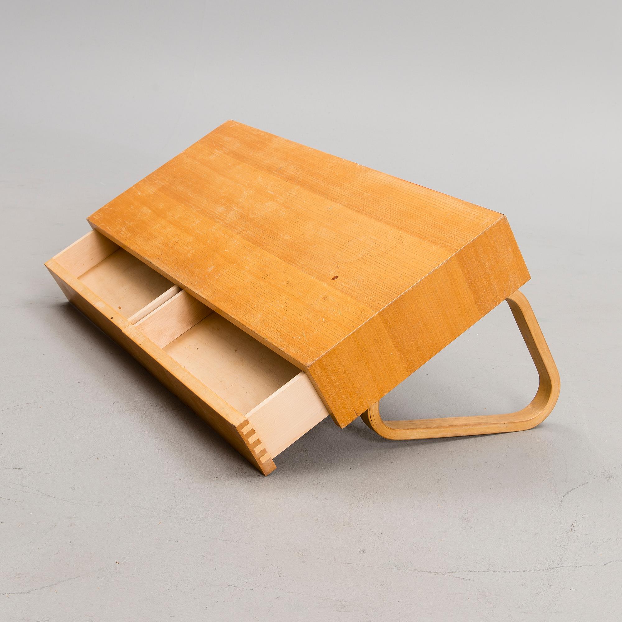 ALVAR AALTO, väggkonsol / vägghylla, Artek 1900-talets mitt.